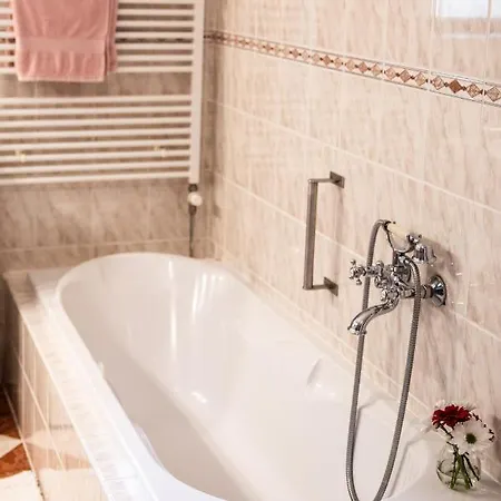 Pod Metodkou Tatil Evi